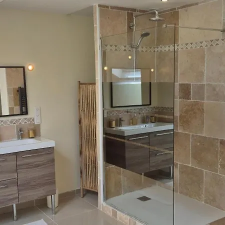 Chez Charlotte Et Michel 民宿 *