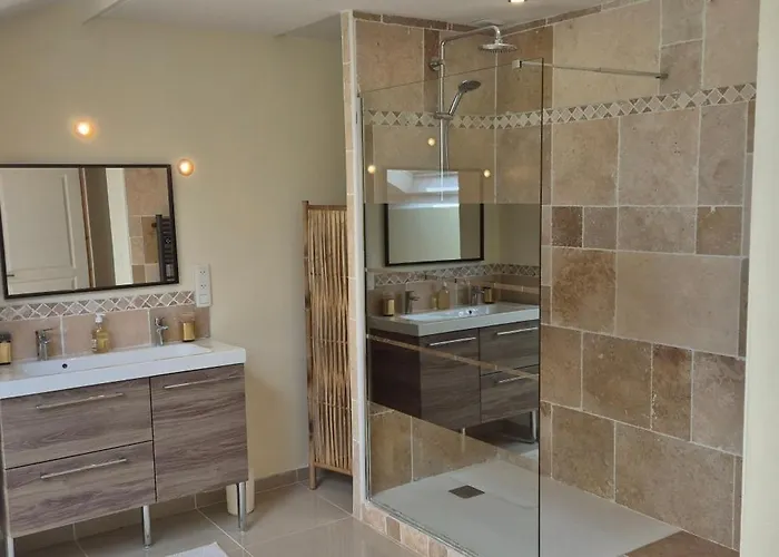 Chez Charlotte Et Michel Pansiyon *