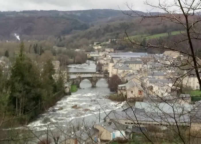 Chez Charlotte Et Michel ホームステイ *