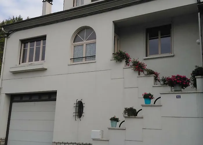 Chez Charlotte Et Michel ホームステイ