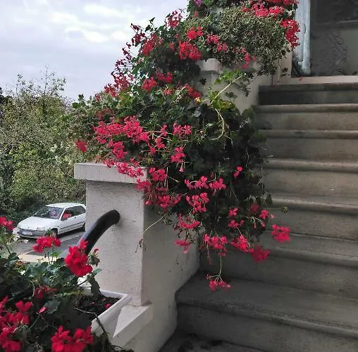 ホームステイ Chez Charlotte Et Michel Brassac